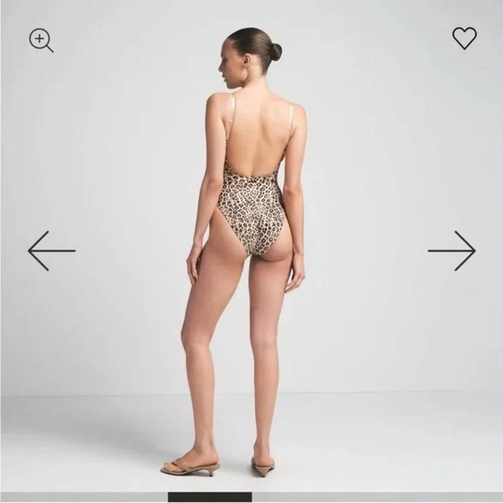SKIMS® SIGNATURE SWIM SCOOP NECK ONE PIECE SWIMSUIT - LEOPARD - L